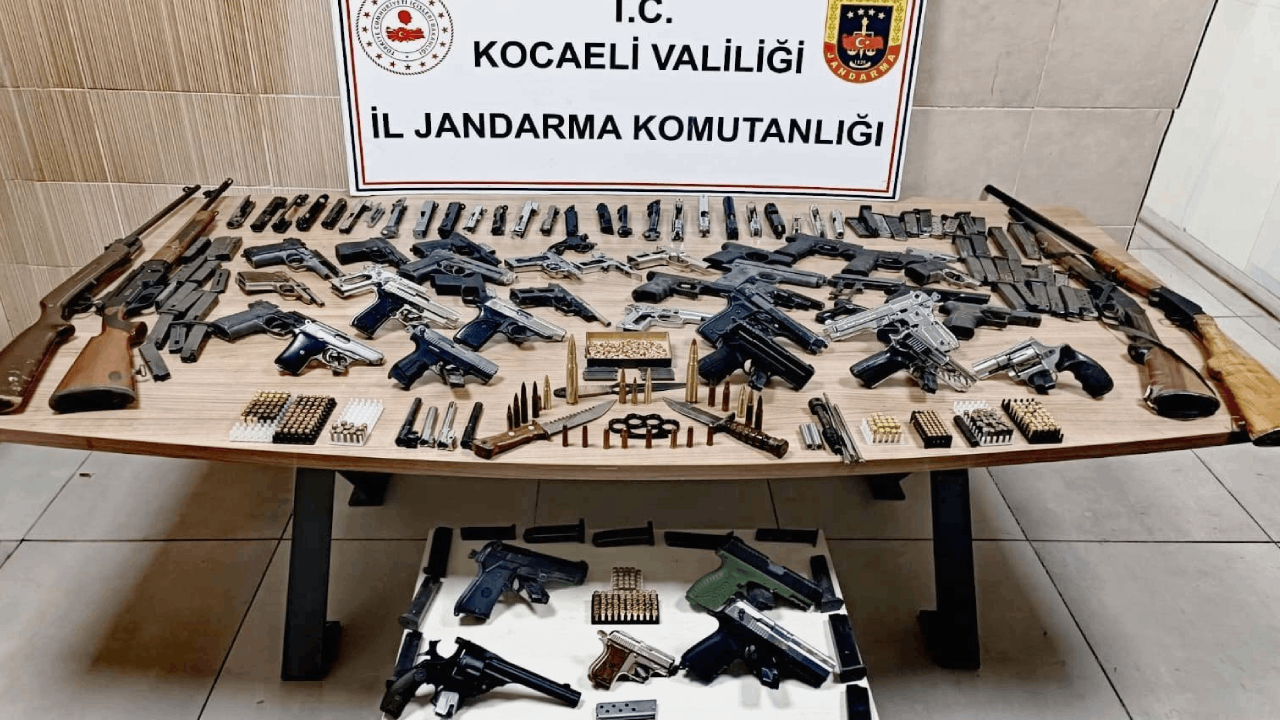 Kocaeli'de ruhsatsız 18 silah yakalandı