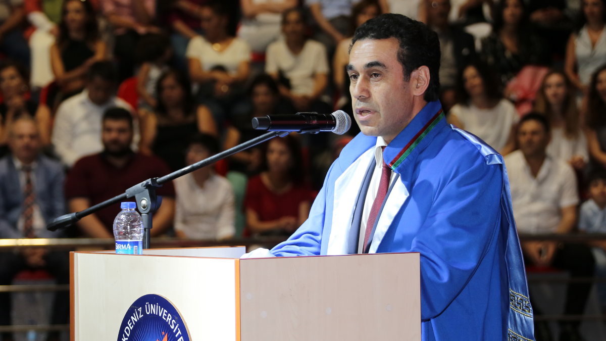 İntihal yapan dekanın profesörlüğü iptal edildi