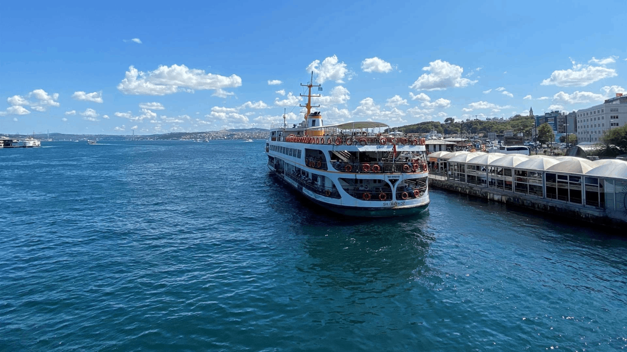 İstanbul Boğazı'nda gemi trafiği çift yönlü askıya alındı