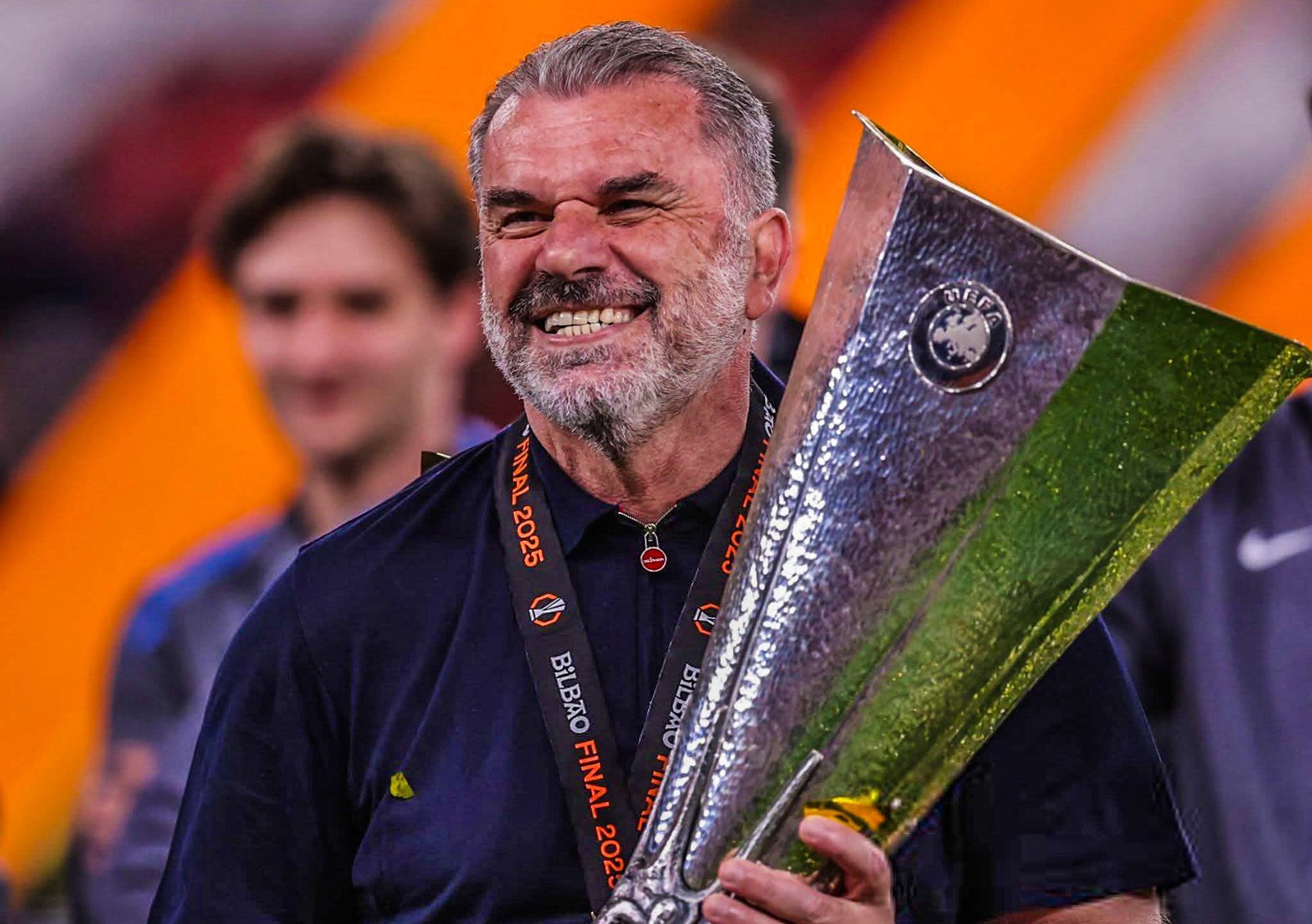Tottenham 17 yıl sonra kupa kazandıran Postecoglou'nu kovma kararı aldı