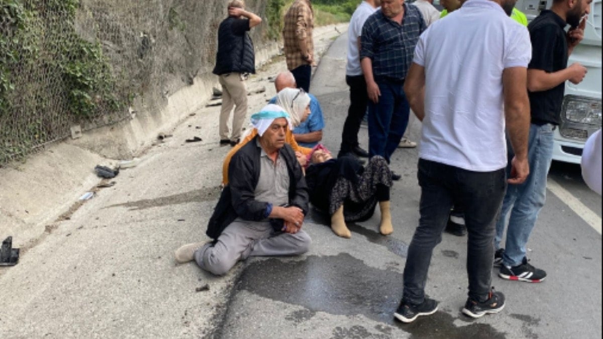 Sakarya'da kaza sonucu 3 kişi yaralandı.