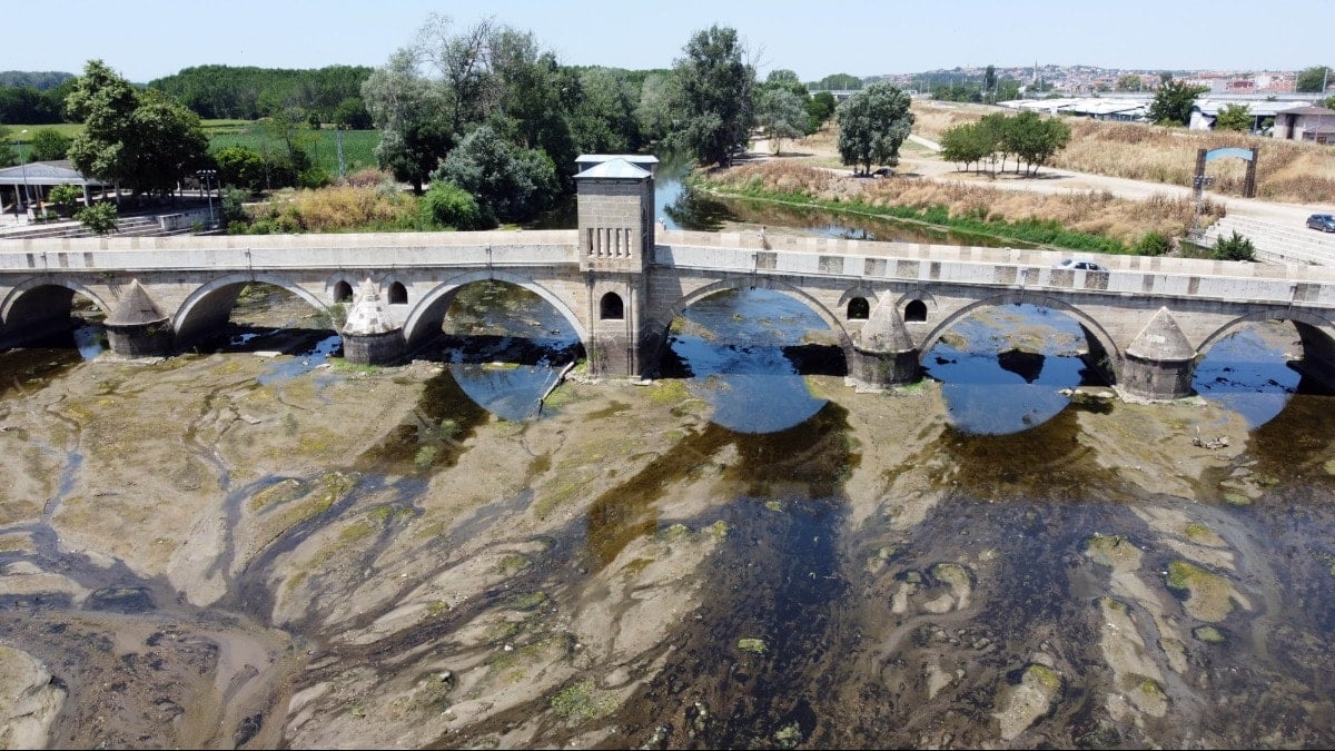 Görenler şaşkınlığını gizleyemedi: Tunca Nehri kurumaya yüz tuttu!