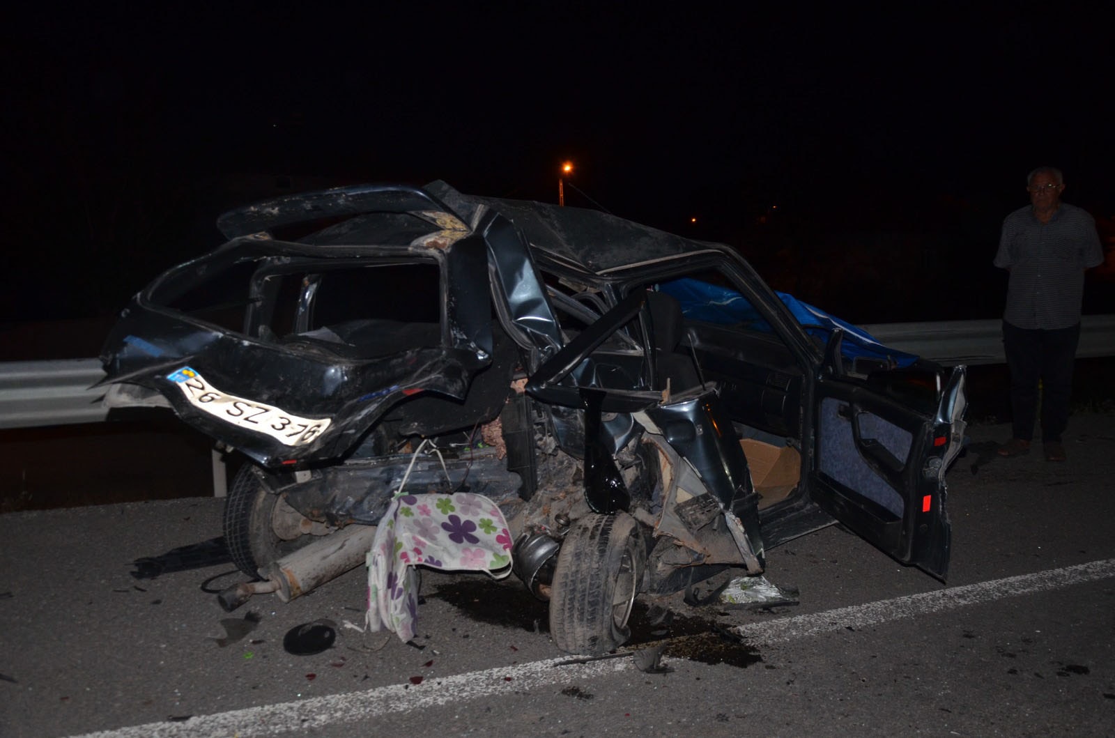 Kütahya'da feci kazada otomobil kağıt gibi ezildi; 1 ölü, 3 yaralı