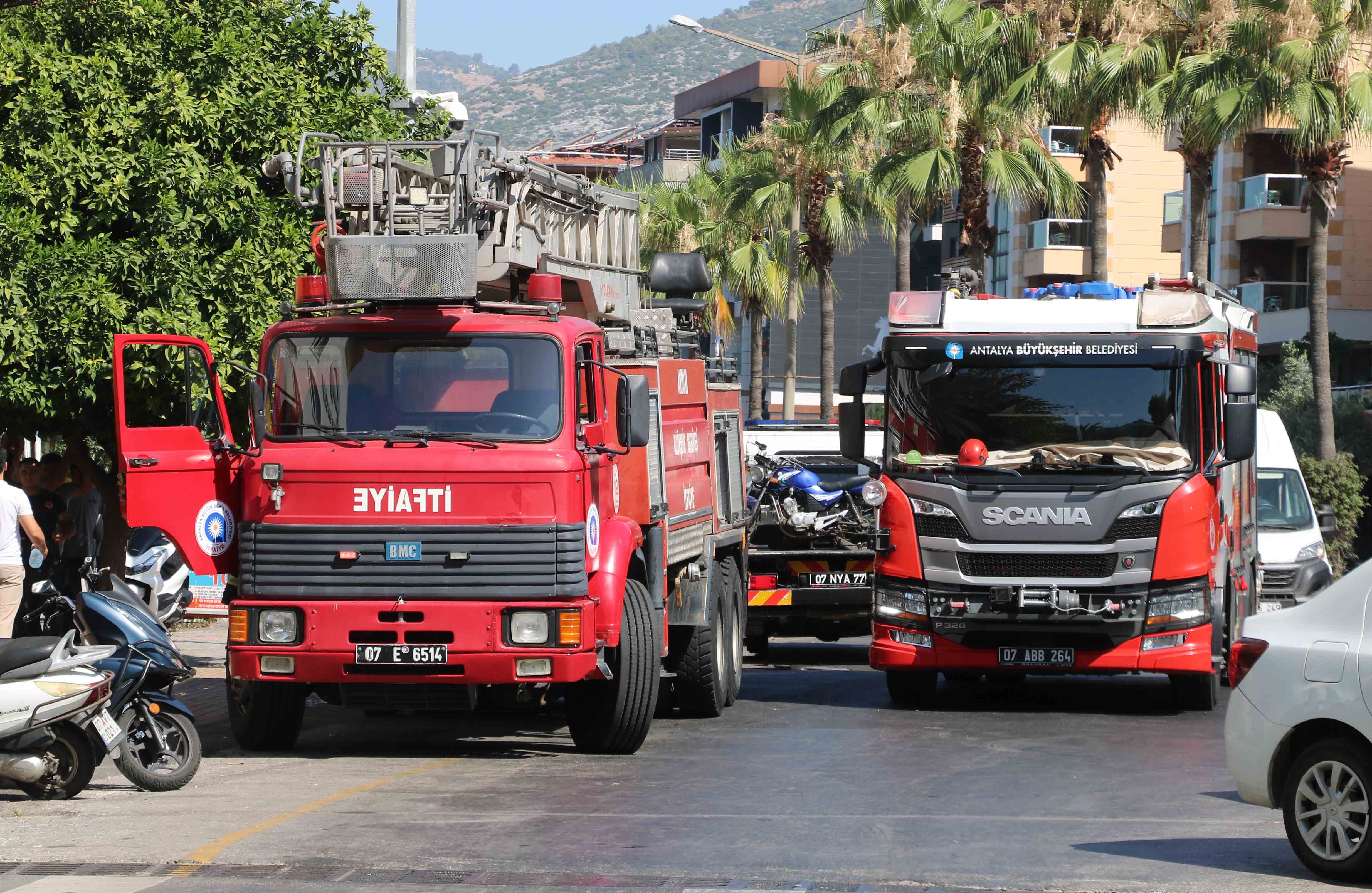 Turizm cennetinde yangın paniği: Turistler tahliye edildi