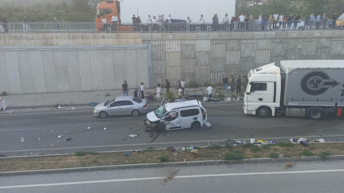 Kastamonu'da zincirleme kaza: 4'ü çocuk 9 yaralı