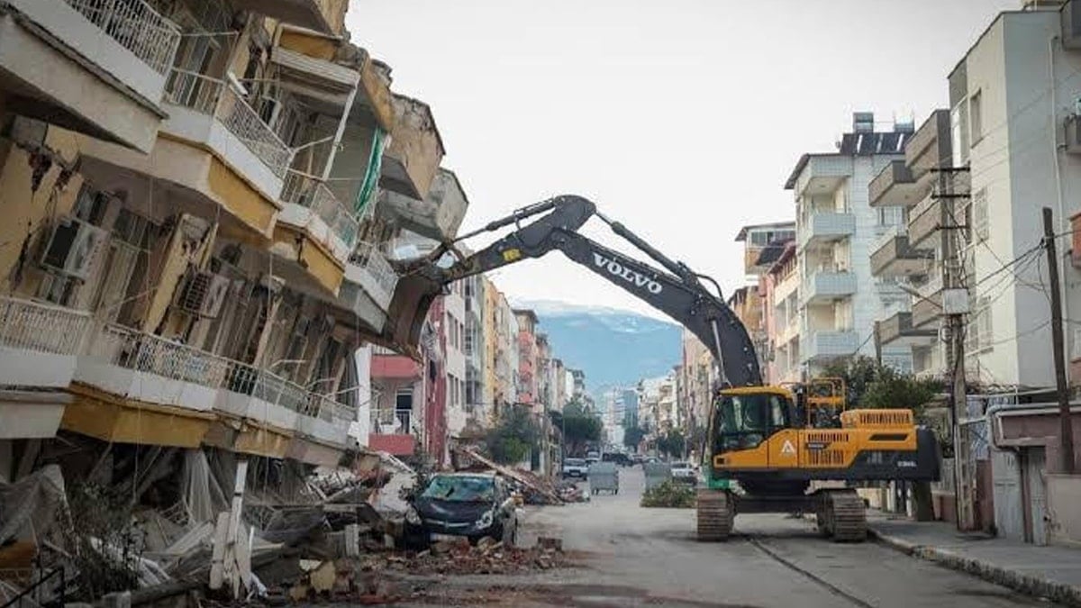 Şeffaflık yine yerle bir: Deprem konutları pazarlıkla elden gitti