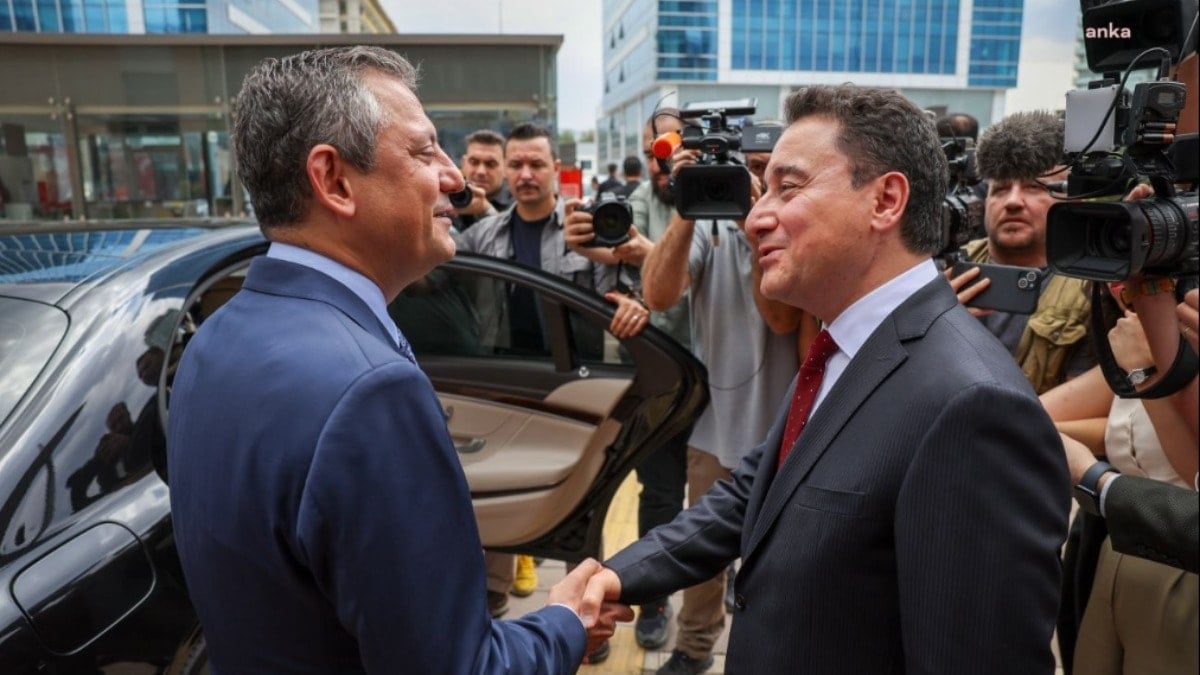Babacan’dan Özgür Özel’e geçmiş olsun telefonu