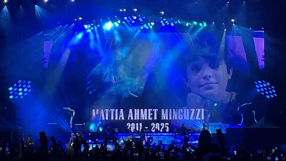 Gun's N' Roses konserinde Ahmet Minguzzi'ye şarkı hediye etti - sozcu.com.tr 02.06.2025 23:57