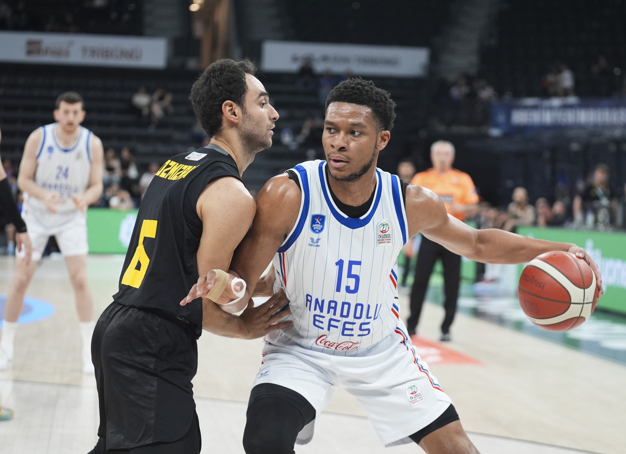 Anadolu Efes yarı finalde