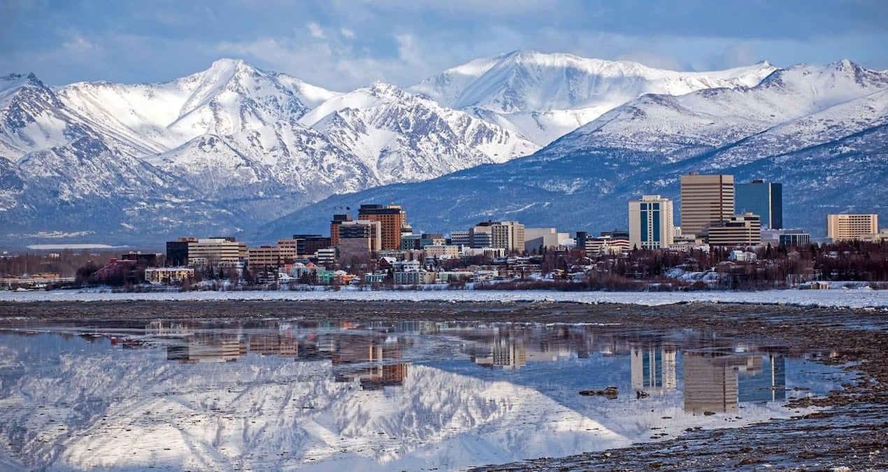 Alaska'daki Spor Yanardağı Tehlikesi: Şehri Yutacak Lav ve 15 Kilometreye Ulaşan Püskürmeler!