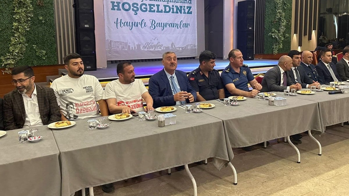 Bayramda sessiz protesto: Tişörtle adalet çağrısı
