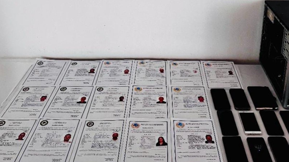 Kendilerini 'General' olarak tanıtıp, 18 milyon lira dolandırdılar
