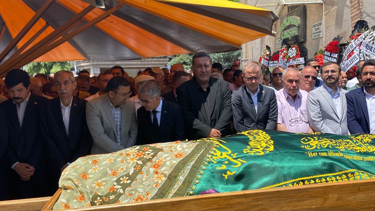 CHP'li Gürer'in annesi son yolculuğuna uğurlandı