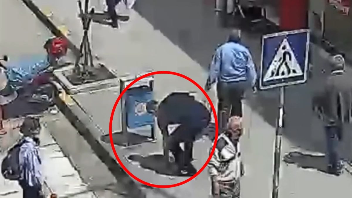 Kimse fark etmeden yanından geçti, görüp alana hediye verildi