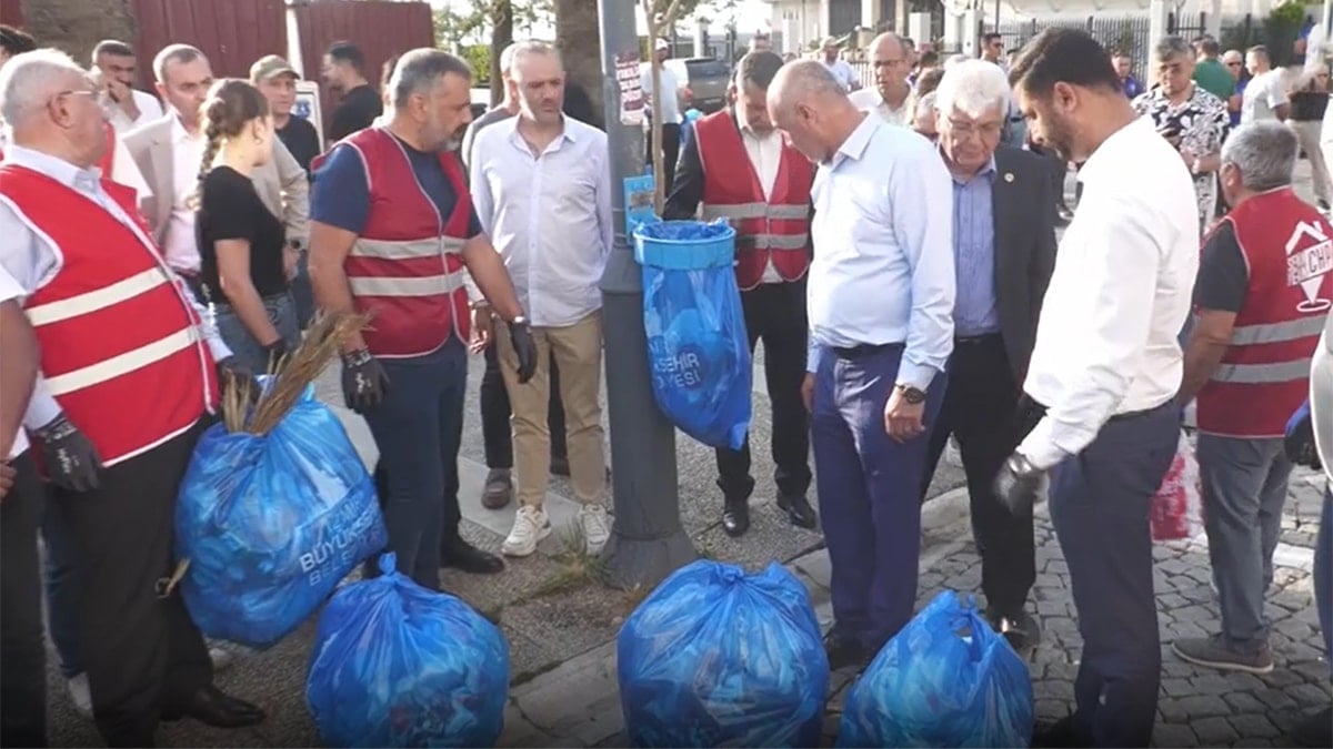 İzmir'de CHP il başkanı ve örgütü çöp topladı