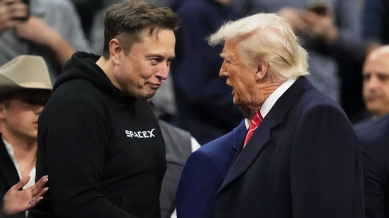 Trump, Musk'ı tehdit etti: Tesla hisseleri çakıldı