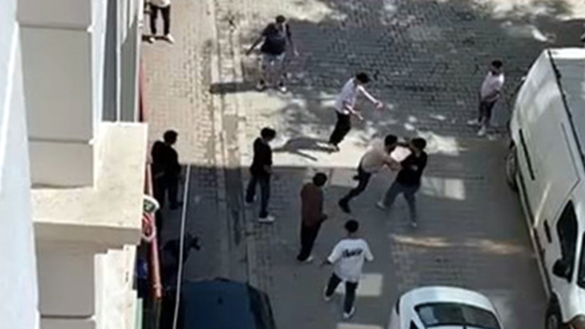 Esenyurt'ta alacak verecek kavgası: Bıçak ve sopalarla birbirilerine girdiler