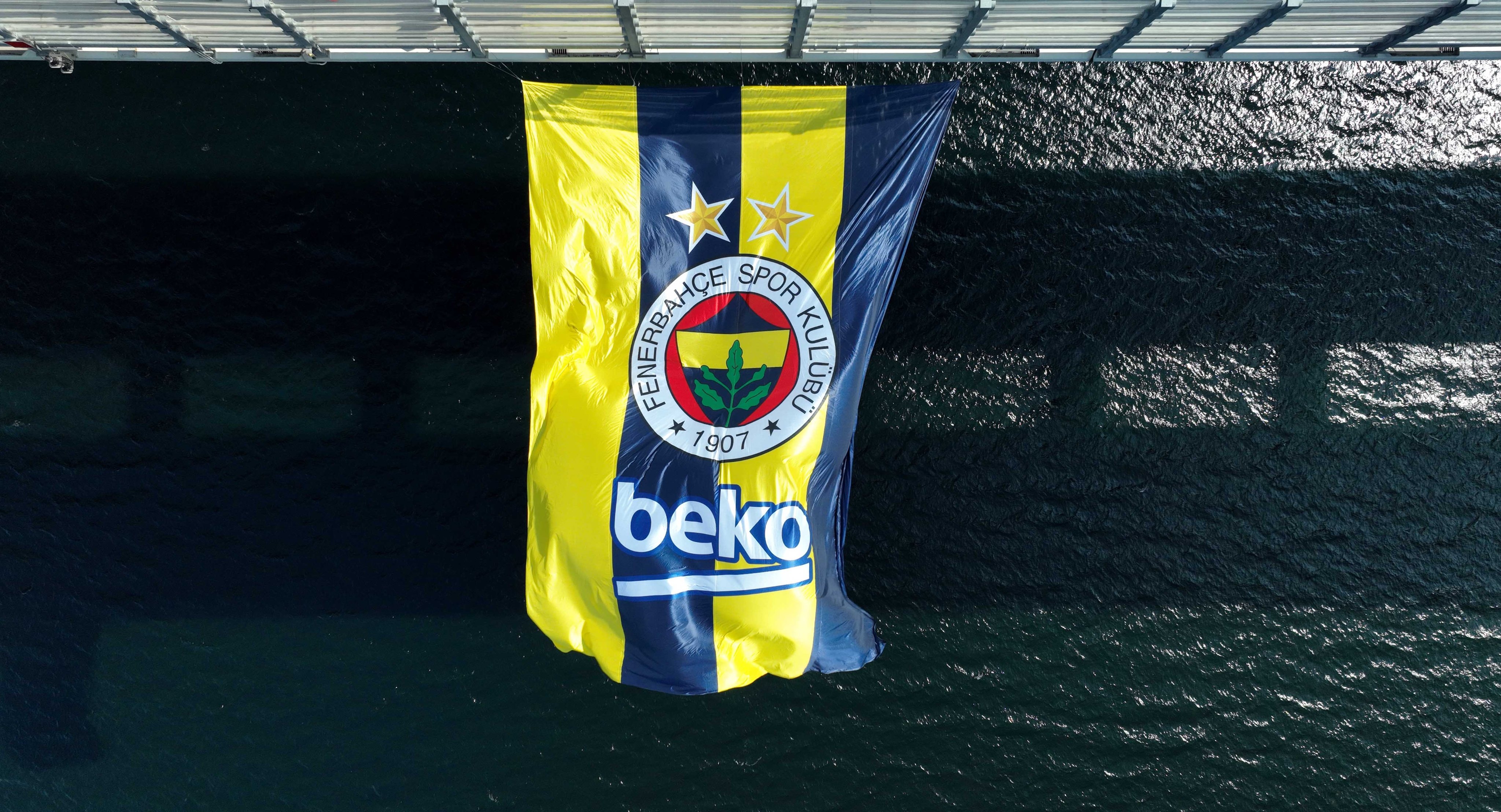 Fenerbahçe Beko bayrakları 1915 Çanakkale ve Osmangazi Köprüsü'nde