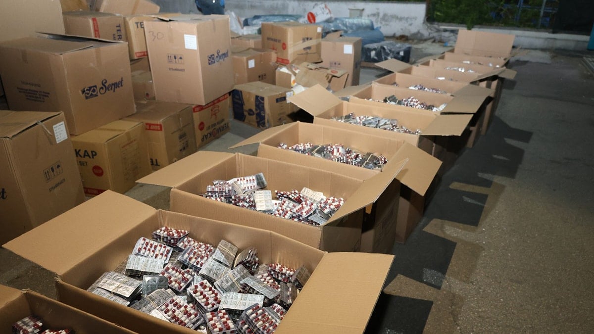 Durdurulan kamyonetten 332 bin uyuşturucu hap çıktı