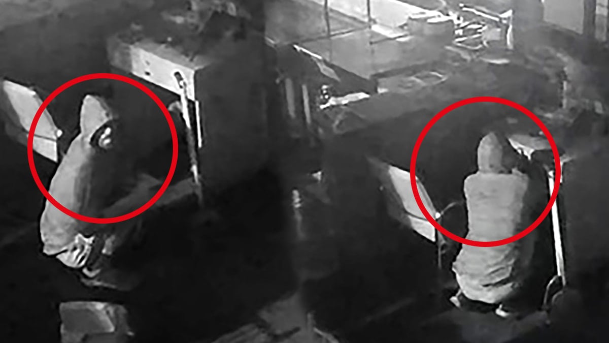 Önce tostunu yedi, sonra dükkanı soydu