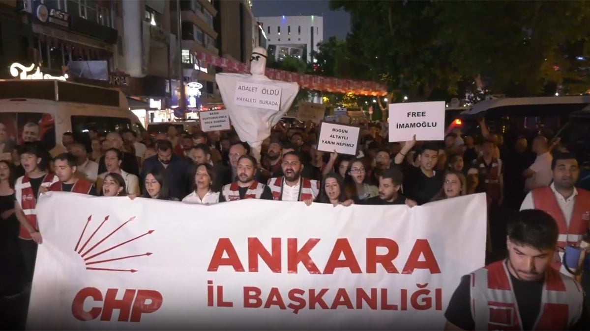 CHP'den Adalet Bakanlığı önünde dikkat çeken eylem