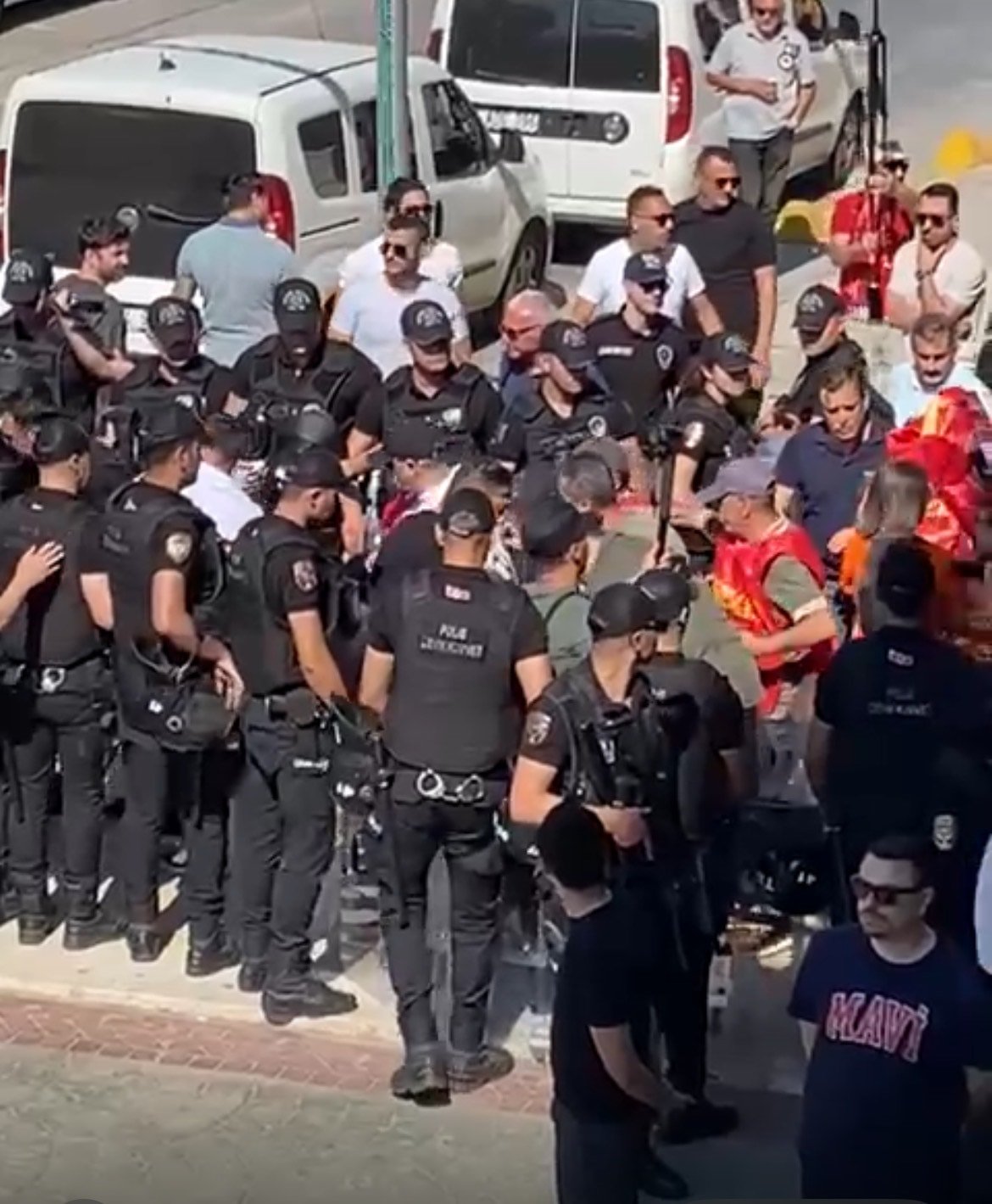 Adalet yürüyüşüne polis müdahalesi!