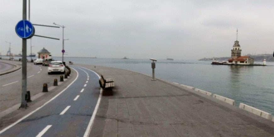 İstanbul boşaldı! Yollar metrolar boş kaldı