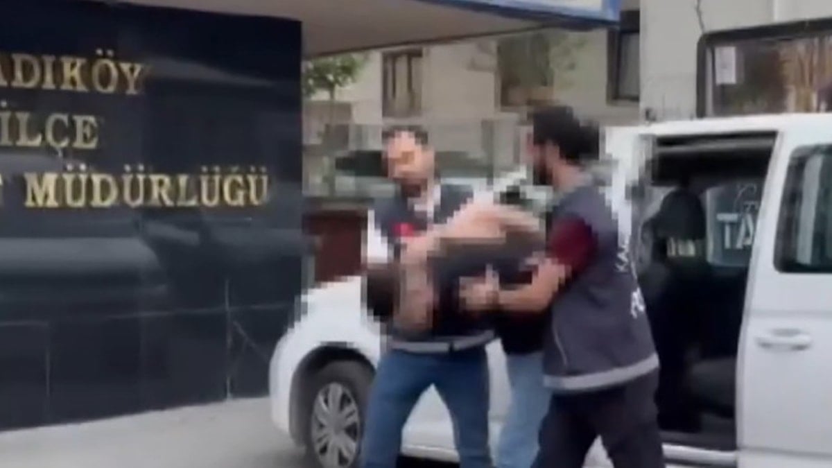 Kadıköy trafiğinde kadına 'boğazını keserim' tehdidi