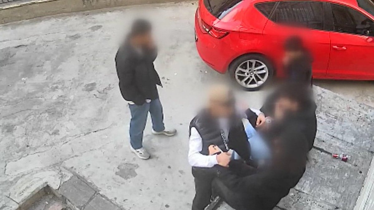 Kadıköy'de güpegündüz gasp: Ev hapsi verildi
