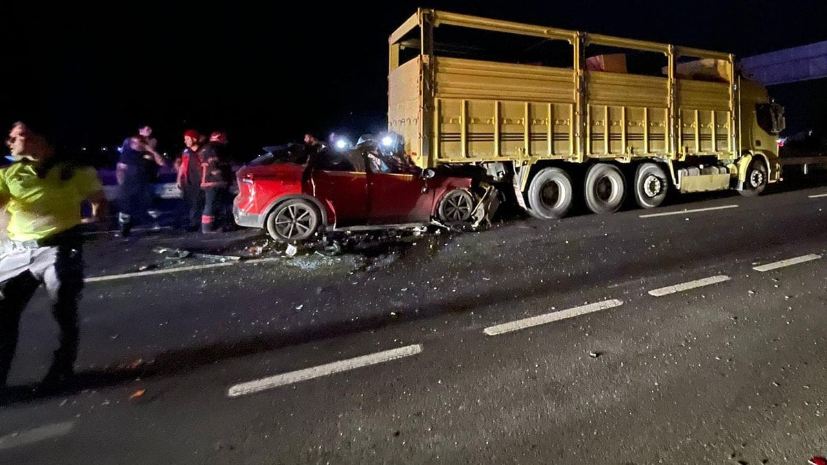 Sakarya'da korkunç kaza! Kamyonun altına girdi...