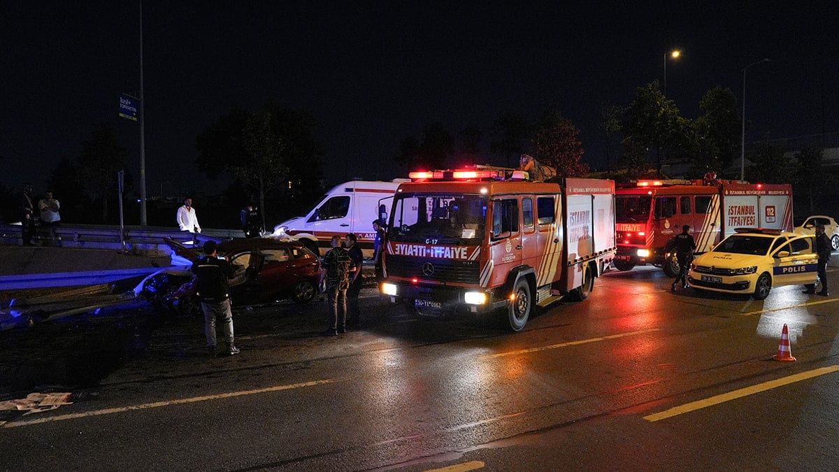 Bayrampaşa'da kaza: Bariyere saplandı