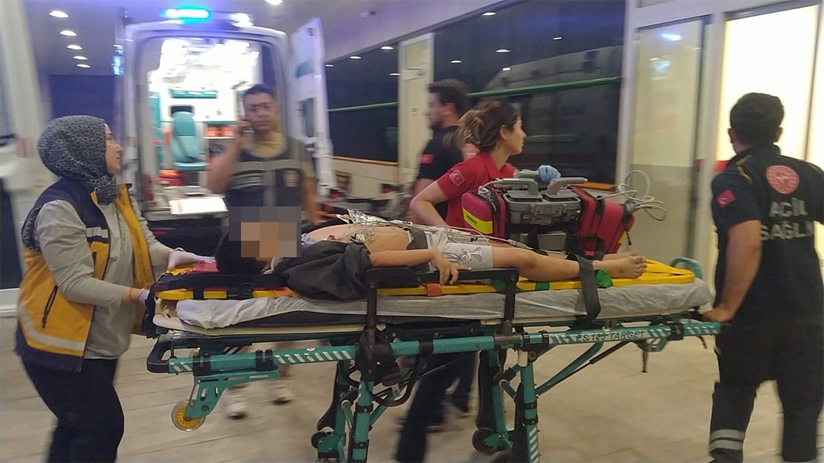 Motosiklete araç çarptı: Baba ölü, oğlu ağır yaralı