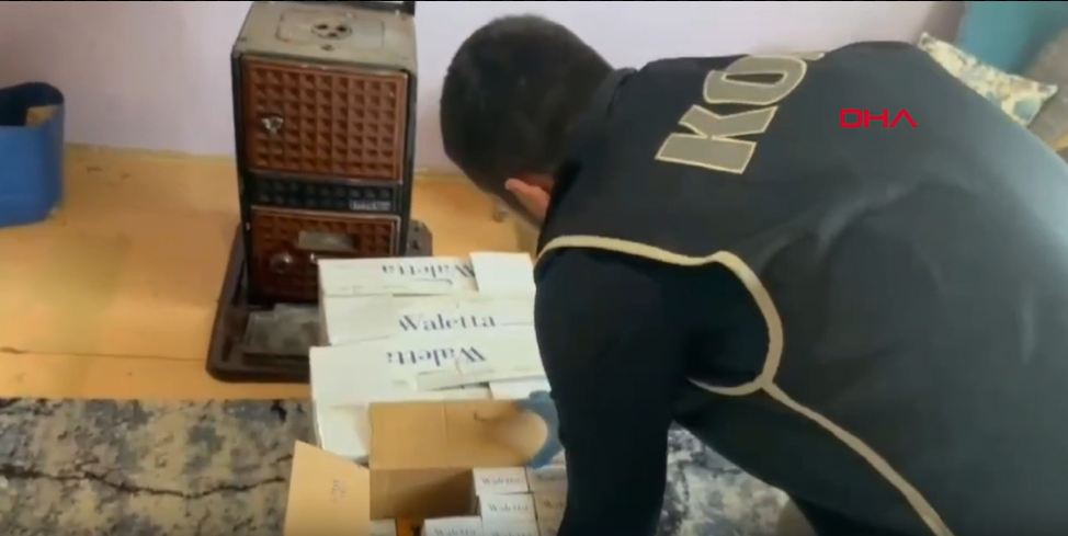 Kütahya'da yüzbinlerce makaron ele geçirildi: 5 gözaltı
