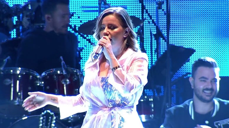 Merve Özbey’in konserinde kavga: 1'i polis 2 kişi bıçaklandı