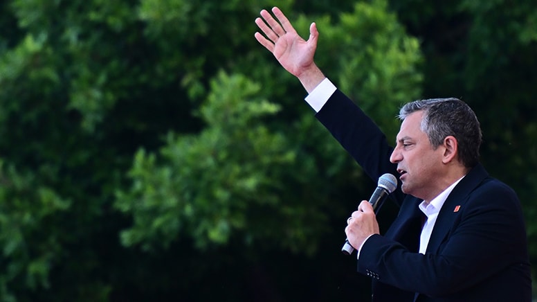 Özgür Özel'den '19 Mart' tepkisi: Darbe bu kez postalla değil, cübbeyle geldi!