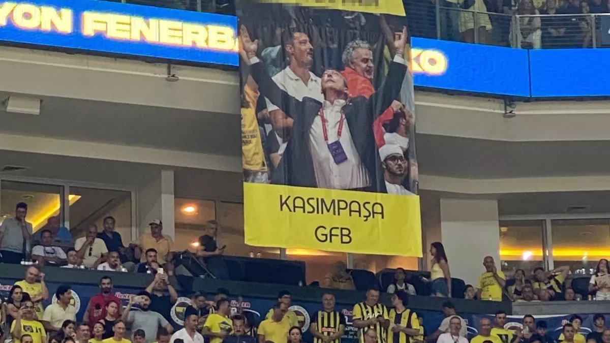 Fenerbahçe Beko şampiyonluğunu ilan etti: Ali Koç pankartı tribünlerde gündem oldu