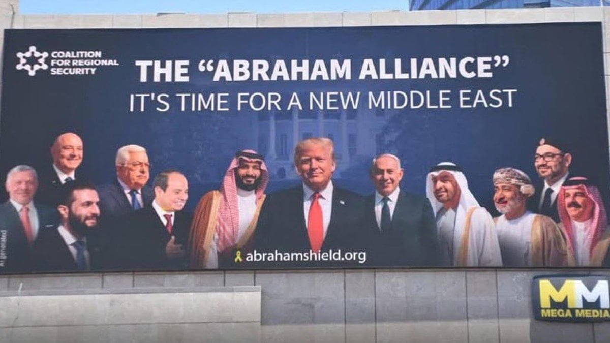 Tel Aviv'e asılan pankartın şifreleri: İbrahim Anlaşması nedir?
