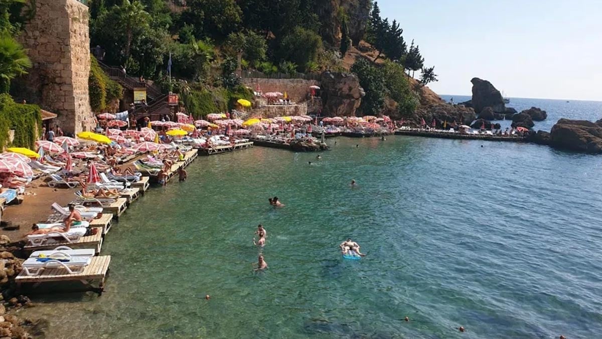 Tarihi plaja giriş için 1000 lira isteniyordu: Tepki gelince fiyatı indirdiler