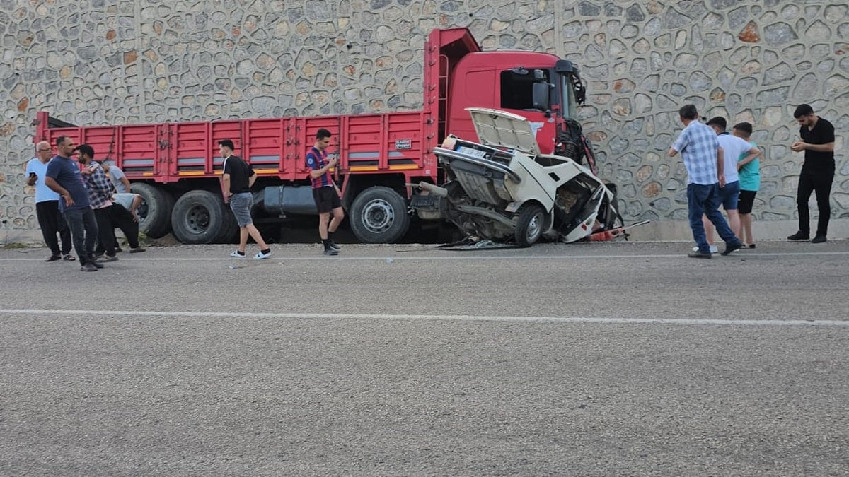 Osmaniye'de otomobil ile TIR çarpıştı; 1 ölü