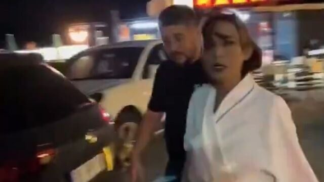 Yıldız Tilbe bornozla otomobil kullandı