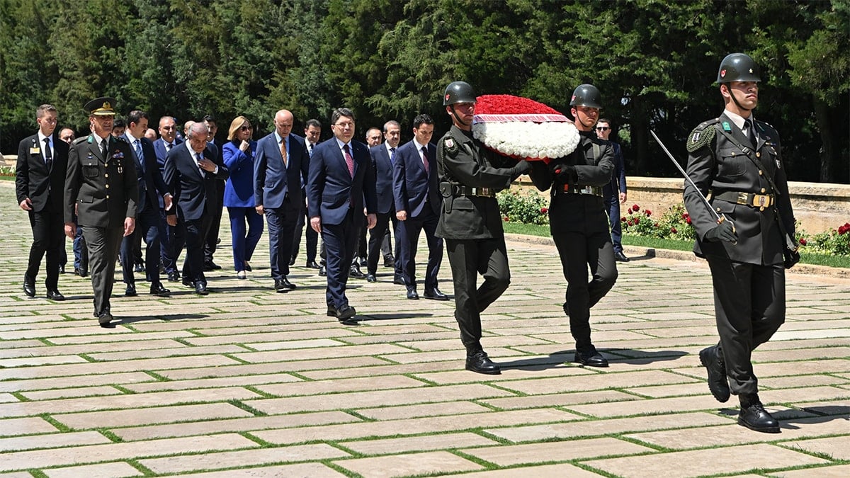 Bakan Tunç ve HSK üyeleri Anıtkabir'i ziyaret etti