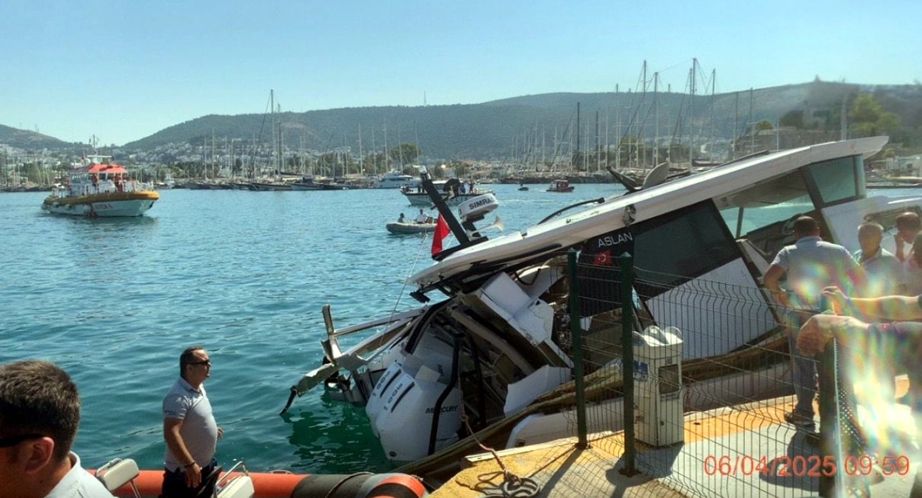 Marina’da akaryakıt alan yat önce patladı sonra battı: İki denizci yaralı