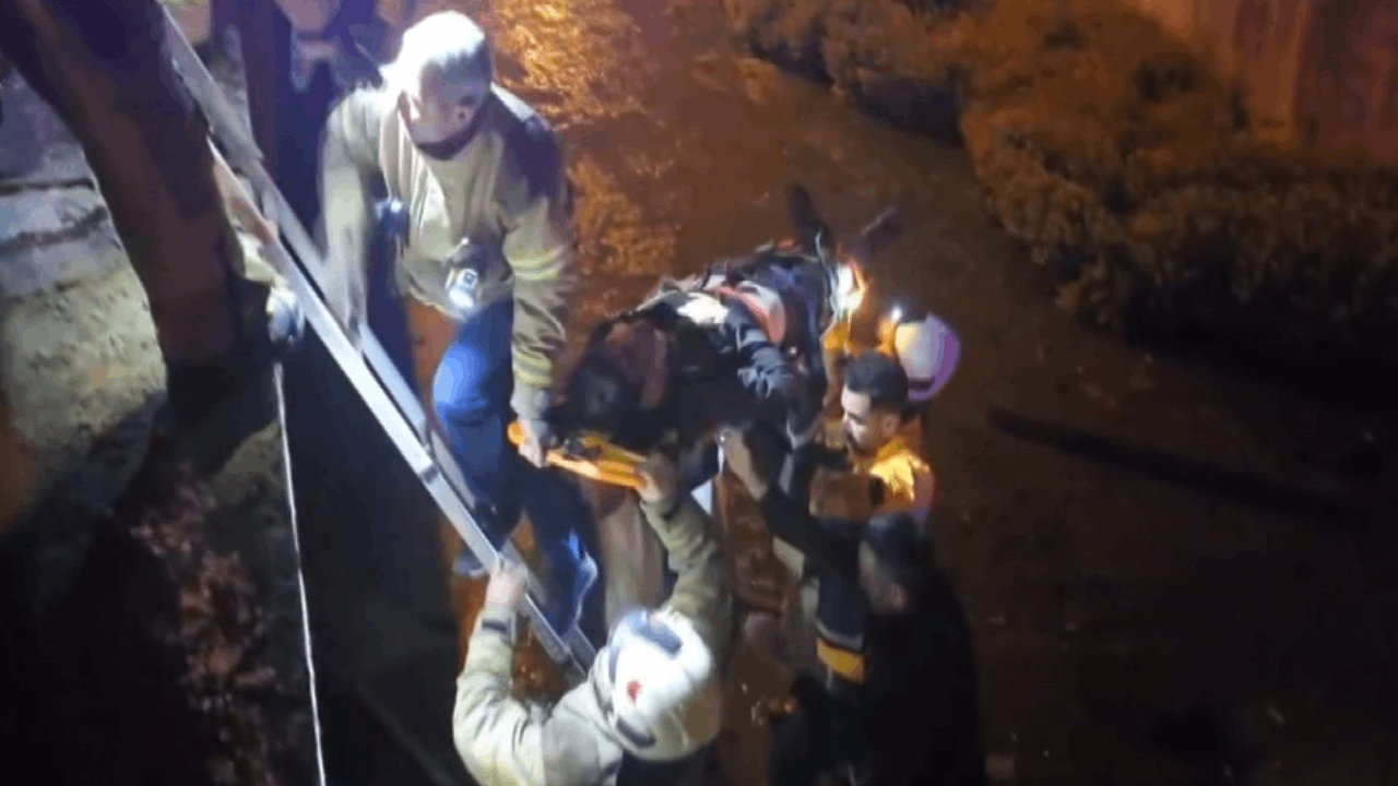 Beykoz'da otomobil dereye uçtu; sürücü kaçtı