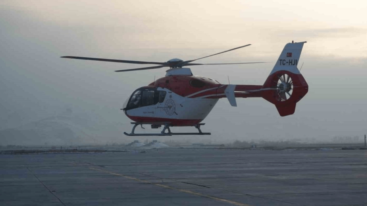 Hatay'da ambulans uçak 10 günlük bebek için havalandı