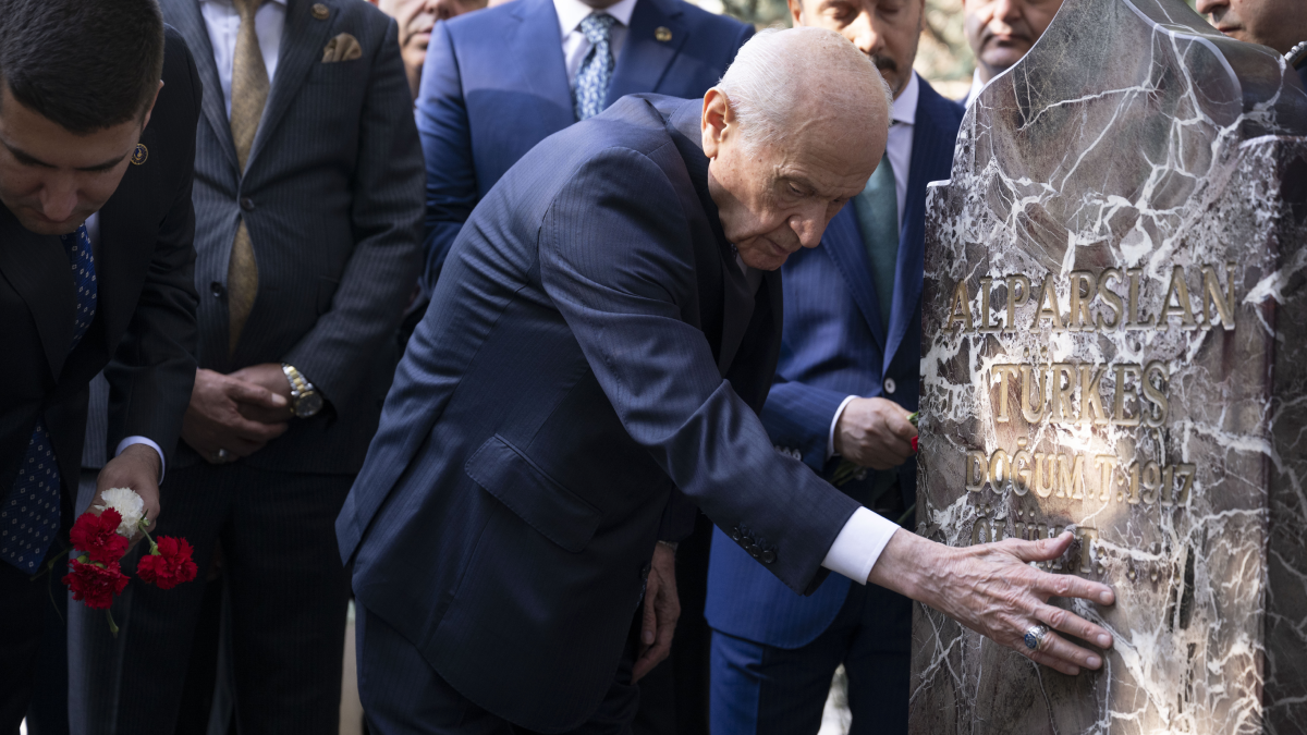 MHP'nin yayın organından Bahçeli'ye sansür