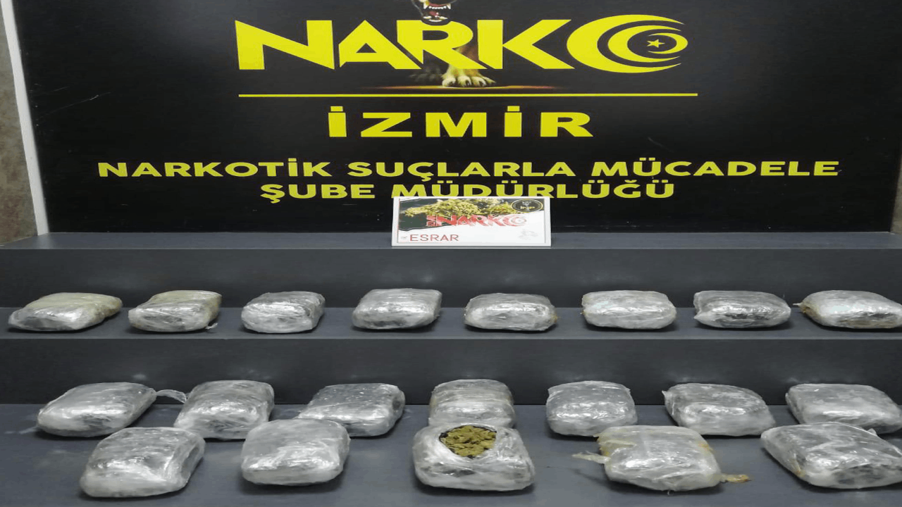 Durdurulan otomobilde 11 kilo esrar yakalandı