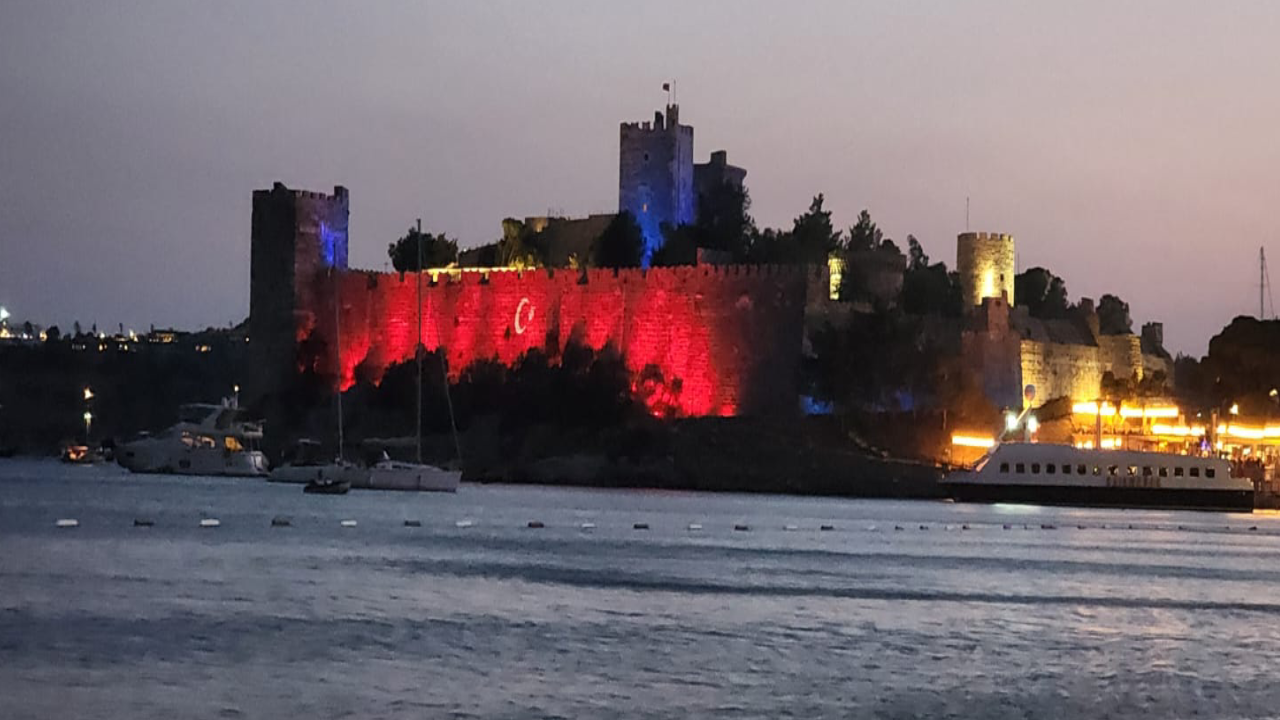Bodrum Kalesi’nde jandarma için hayran bırakan manzara