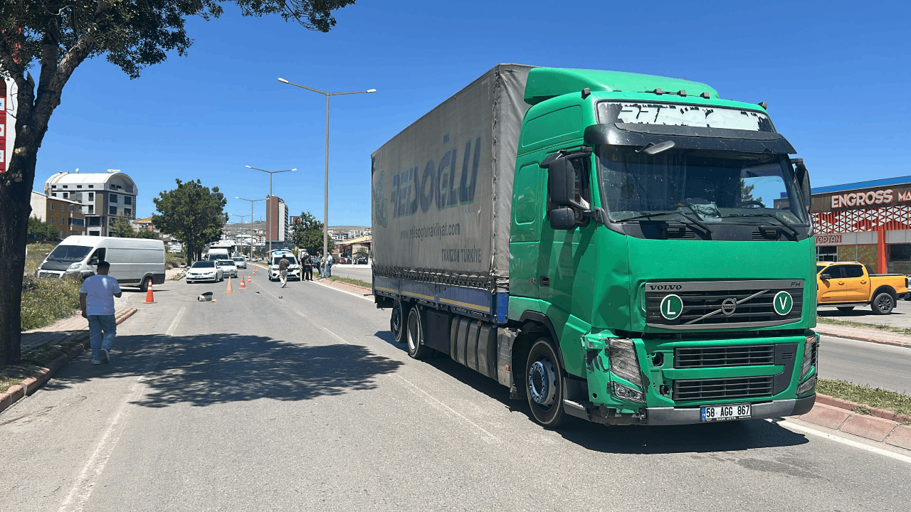 Sivas'ta feci kaza: TIR kadını ezdi!