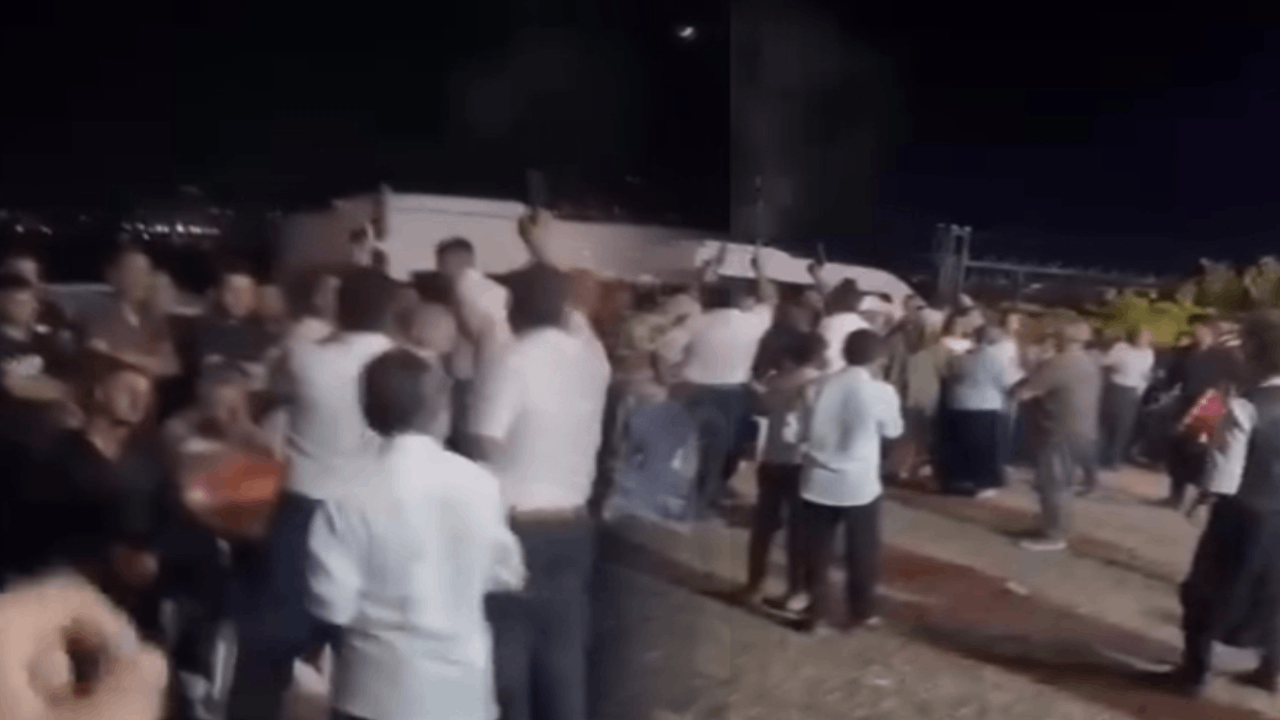 Düğünde korkutan anlar: Ateş açıp panik yarattılar