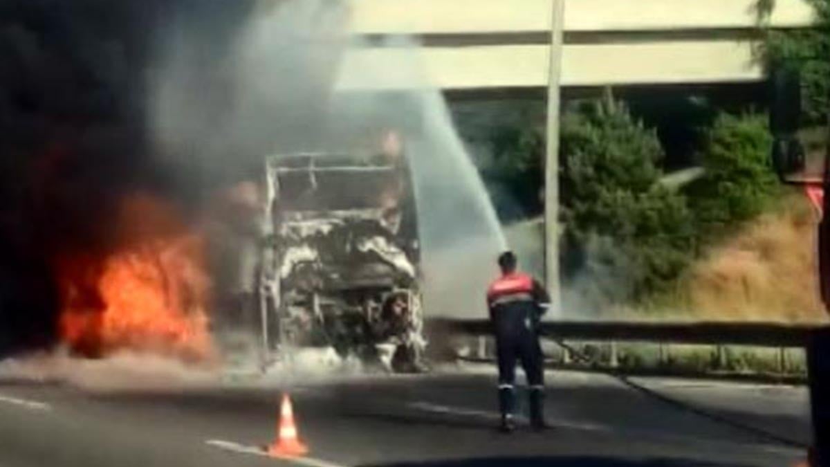 Ankara'dan yola çıkan otobüs Bolu'da alev alev yandı